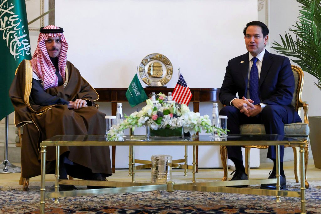 Resumen de noticias de la reunión entre EE.UU. y Rusia en Arabia Saudita y guerra en Ucrania del 19 de febrero de 2025